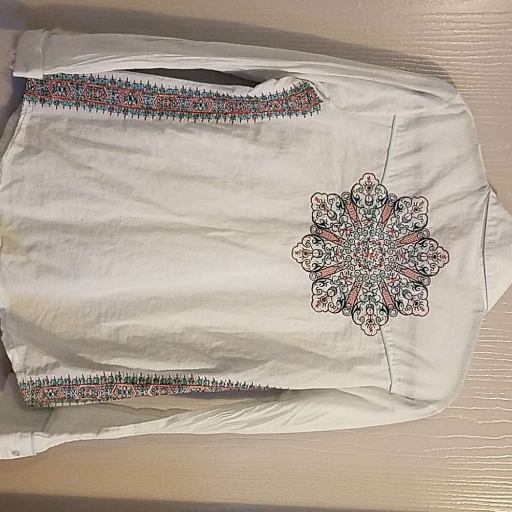 Como No brand button down shirt size Large.